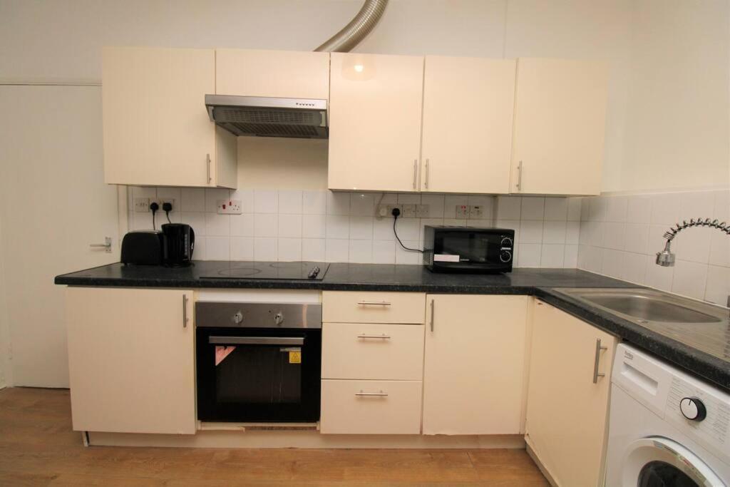 Ideal 2 Bed Flat Close To City Daire Londra Dış mekan fotoğraf